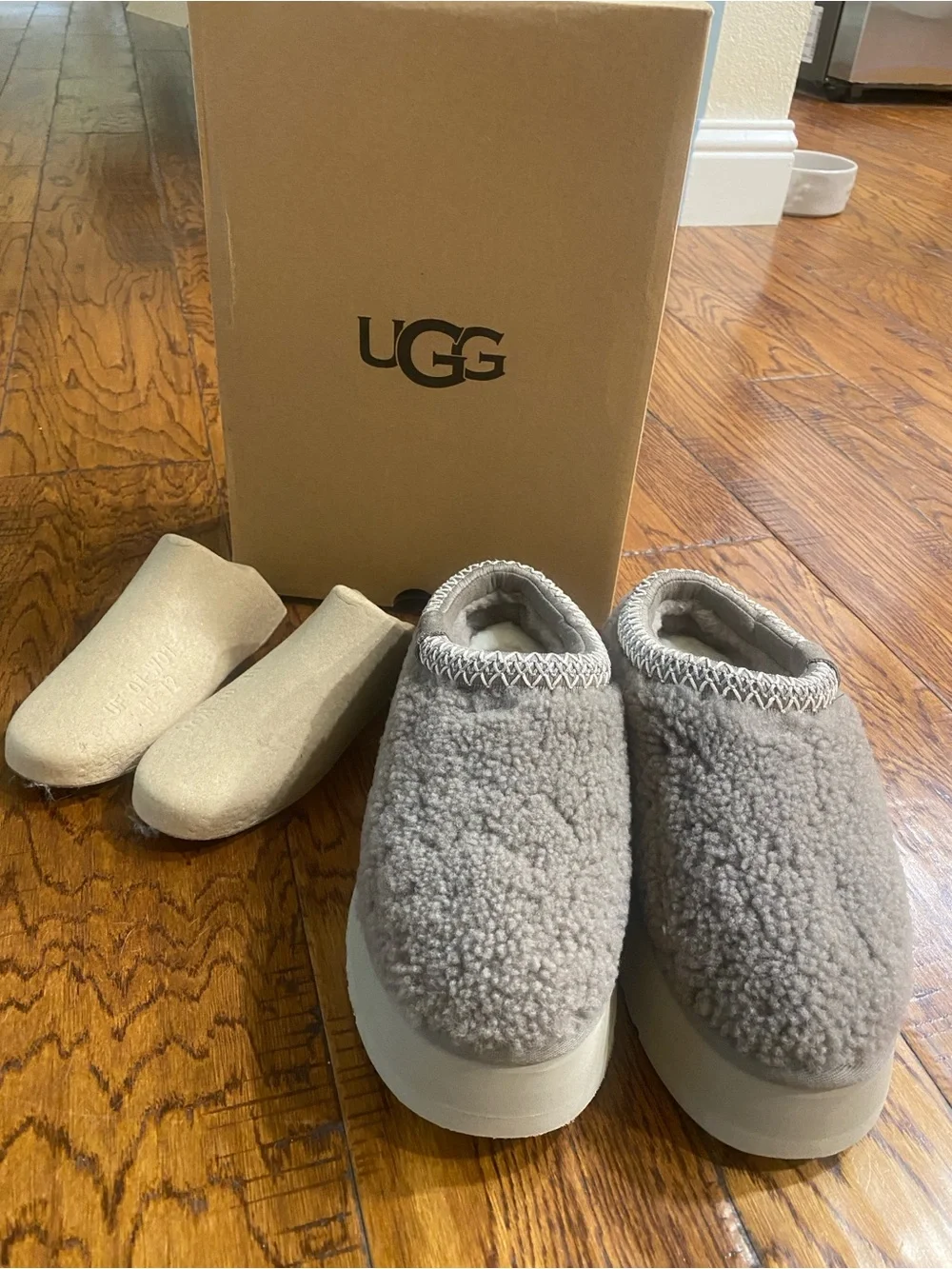 UGG Women's Maxi Curly Tazz Platform Gray Slippers Shoes size 7